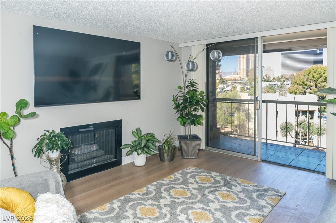 Properties 1 750 S Royal Crest Circle 342