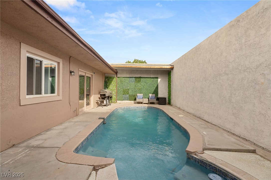 Las Vegas, Nevada 89121, United States, 4 Bedrooms Bedrooms, ,3 BathroomsBathrooms,Residential,Active,98658