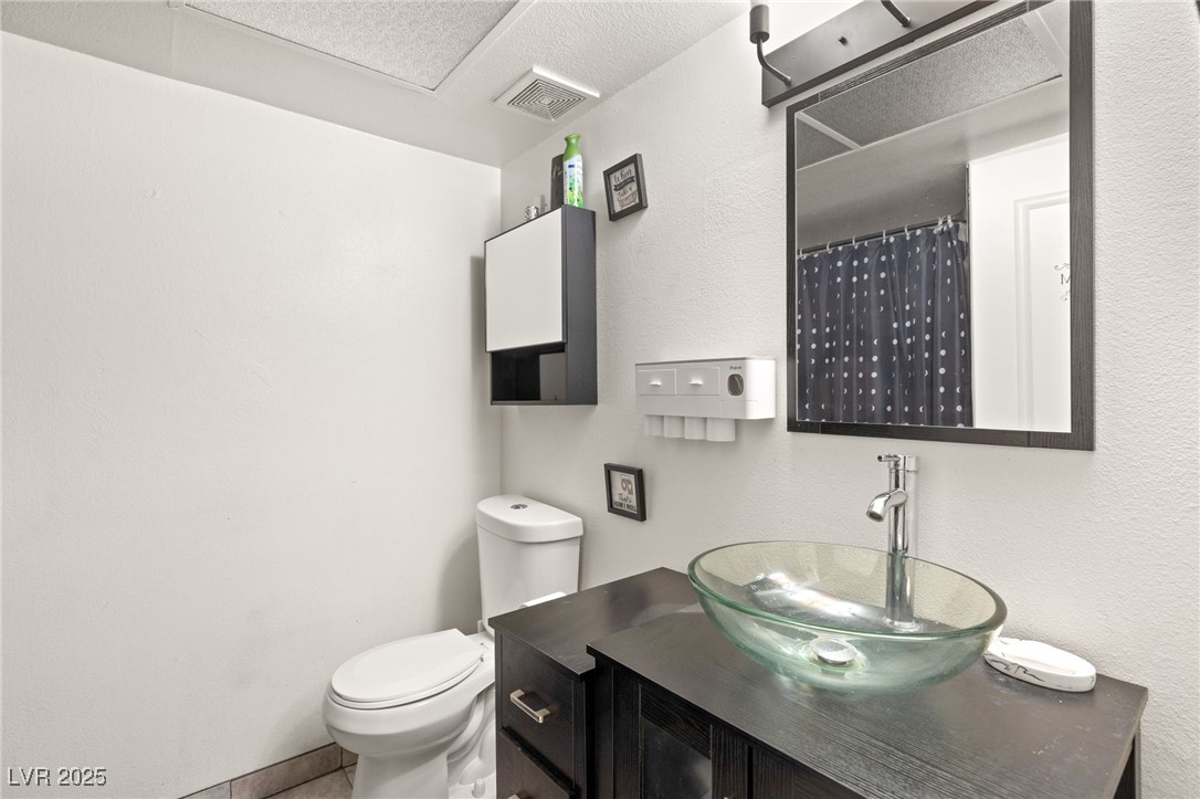 Las Vegas, Nevada 89121, United States, 4 Bedrooms Bedrooms, ,3 BathroomsBathrooms,Residential,Active,98658