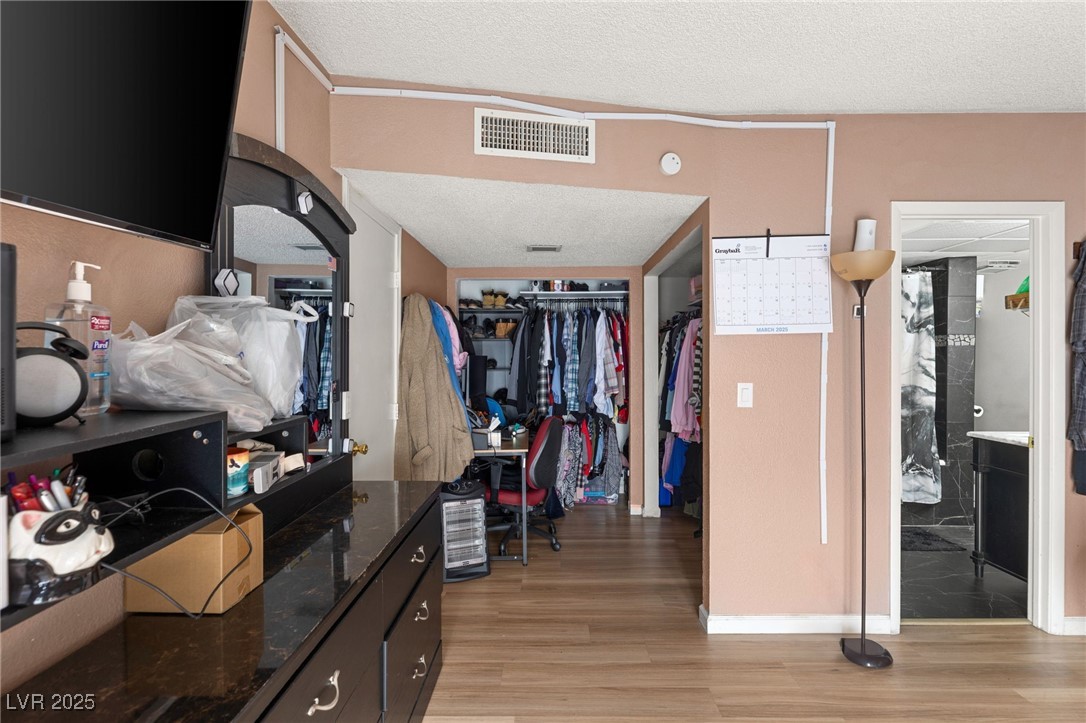 Las Vegas, Nevada 89121, United States, 4 Bedrooms Bedrooms, ,3 BathroomsBathrooms,Residential,Active,98658