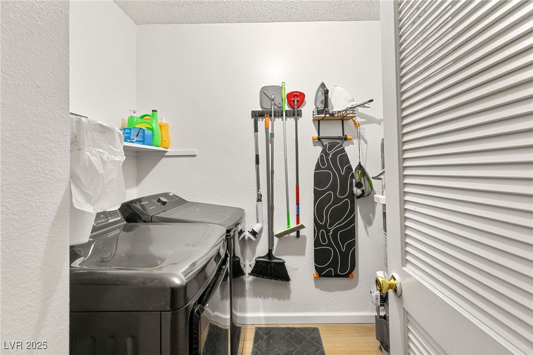 Las Vegas, Nevada 89121, United States, 4 Bedrooms Bedrooms, ,3 BathroomsBathrooms,Residential,Active,98658