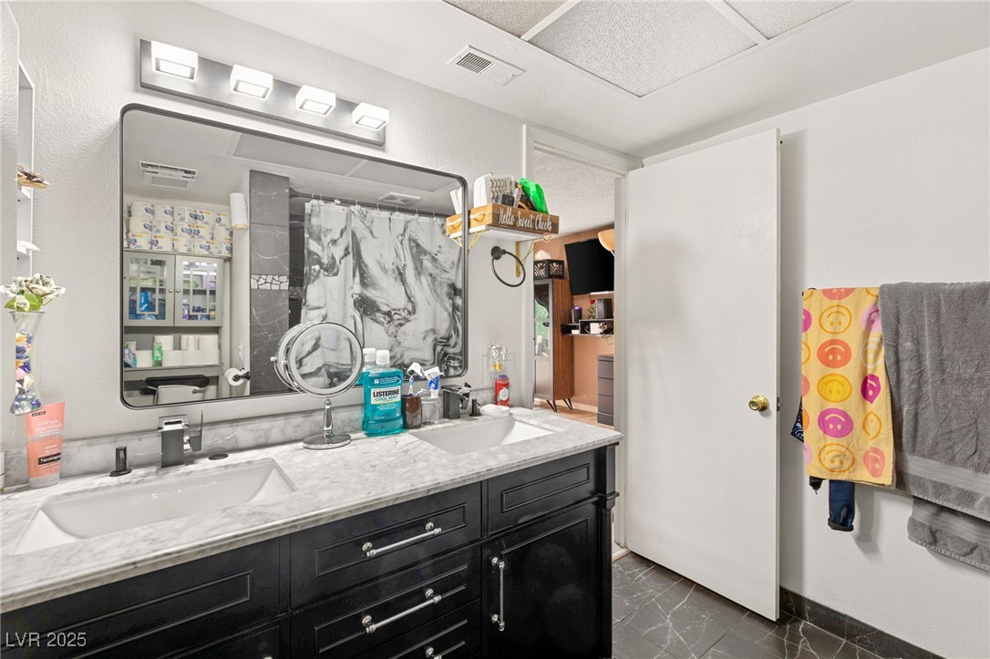 Las Vegas, Nevada 89121, United States, 4 Bedrooms Bedrooms, ,3 BathroomsBathrooms,Residential,Active,98658