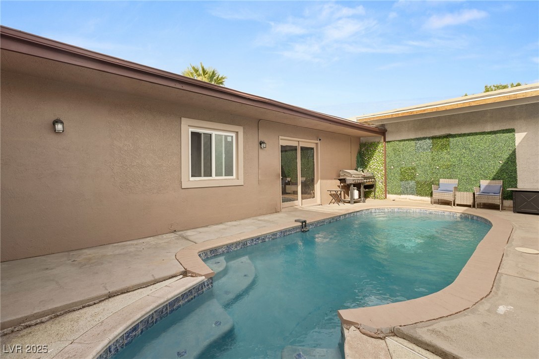 Las Vegas, Nevada 89121, United States, 4 Bedrooms Bedrooms, ,3 BathroomsBathrooms,Residential,Active,98658