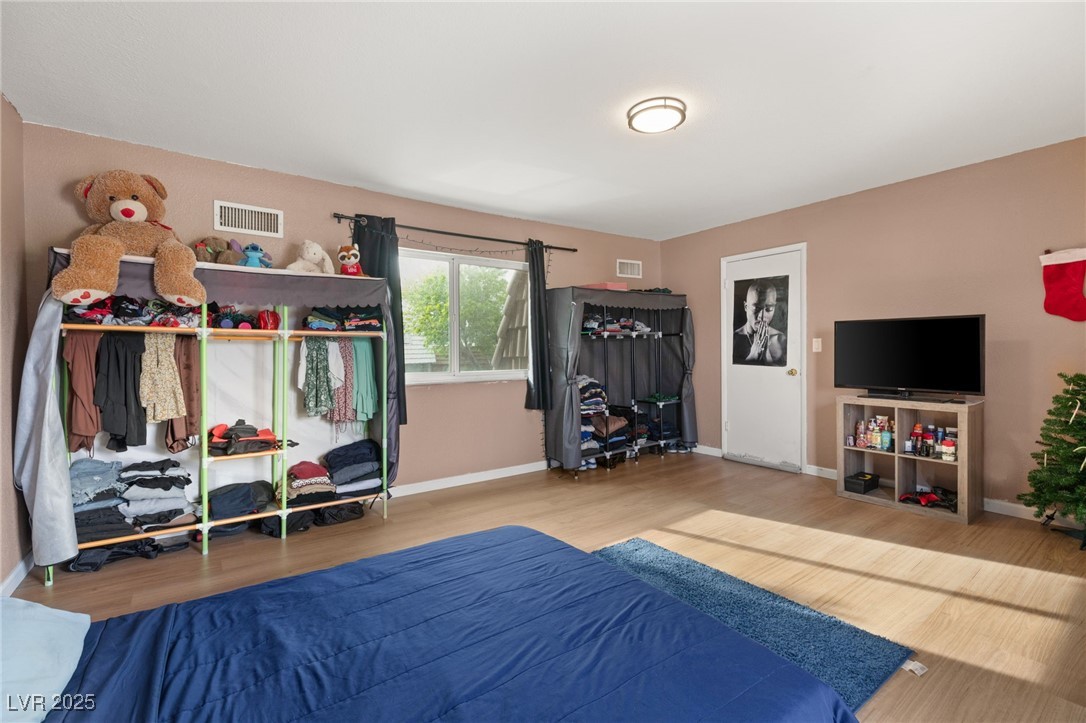 Las Vegas, Nevada 89121, United States, 4 Bedrooms Bedrooms, ,3 BathroomsBathrooms,Residential,Active,98658