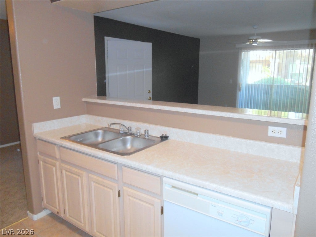 555 SILVERADO RANCH Boulevard 1073