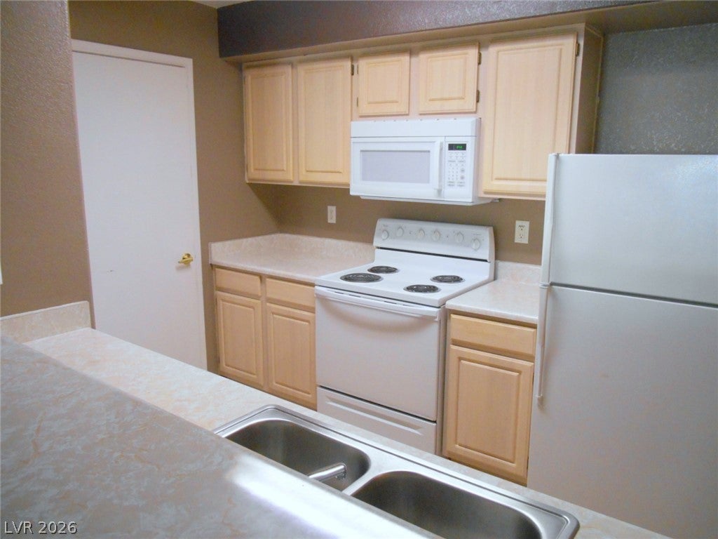 555 SILVERADO RANCH Boulevard 1073