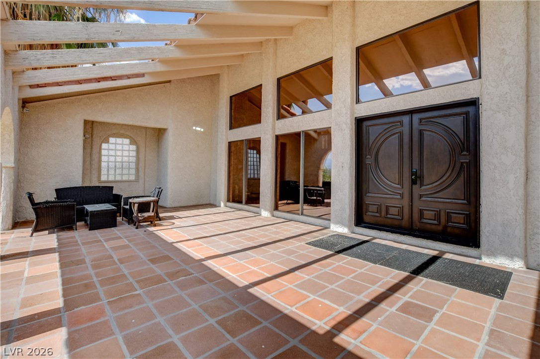 672 Los Feliz Street