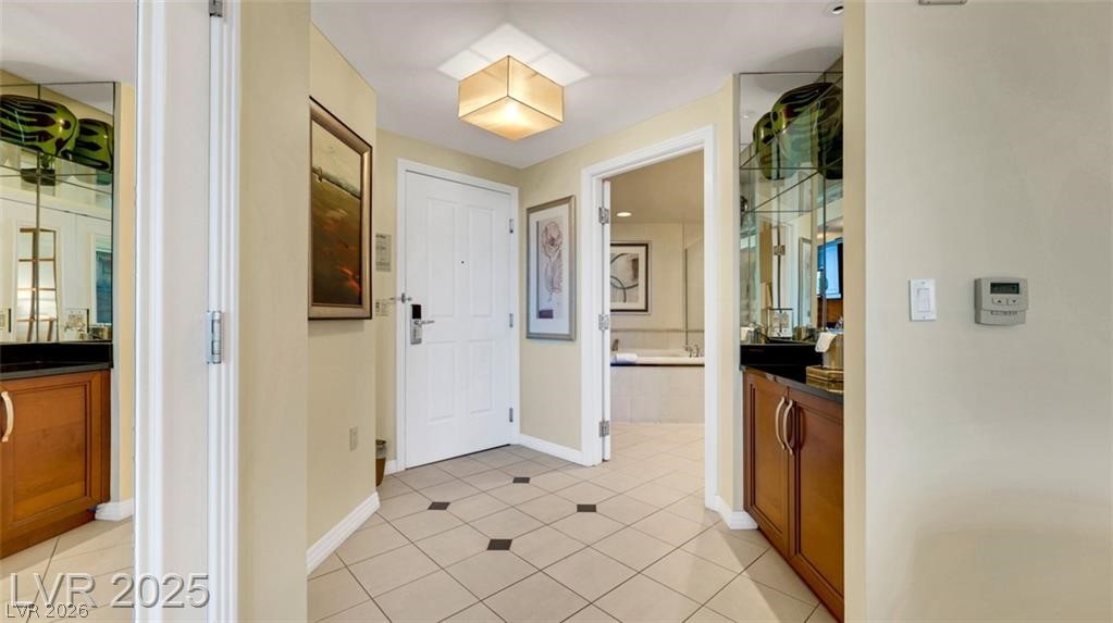 135 E HARMON Avenue 904