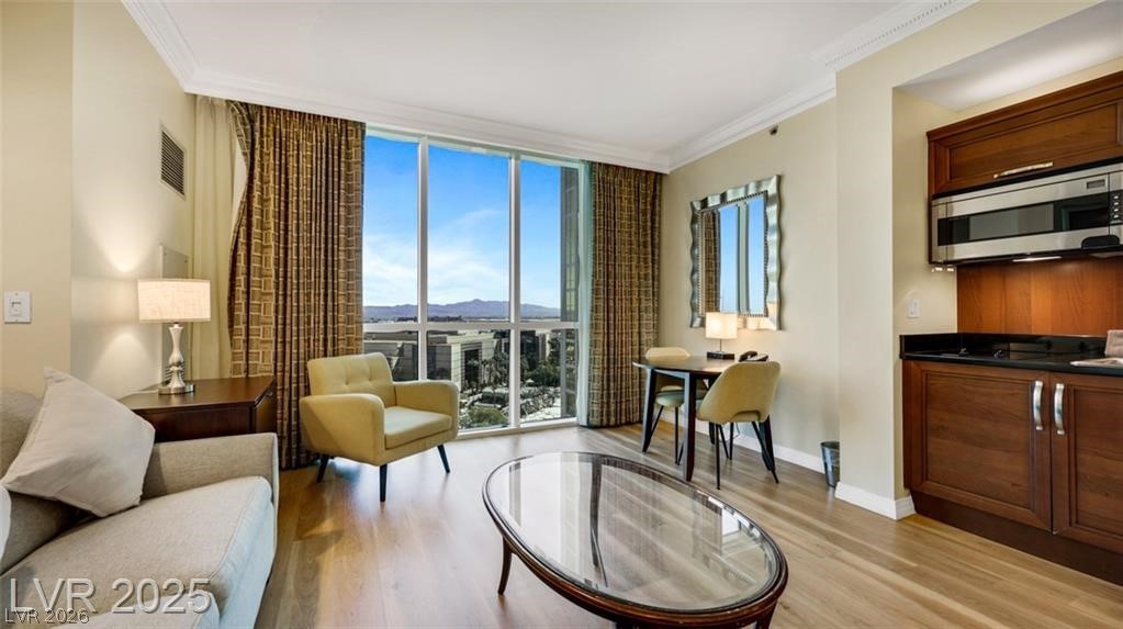 135 E HARMON Avenue 904