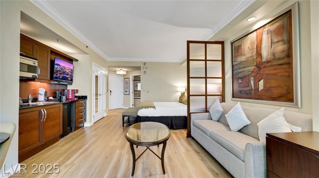 135 E HARMON Avenue 904