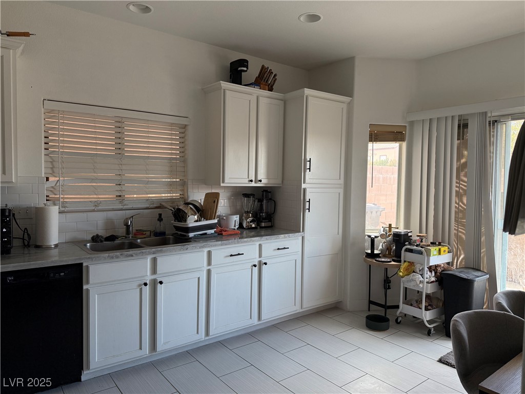 3844 Hollycroft Drive