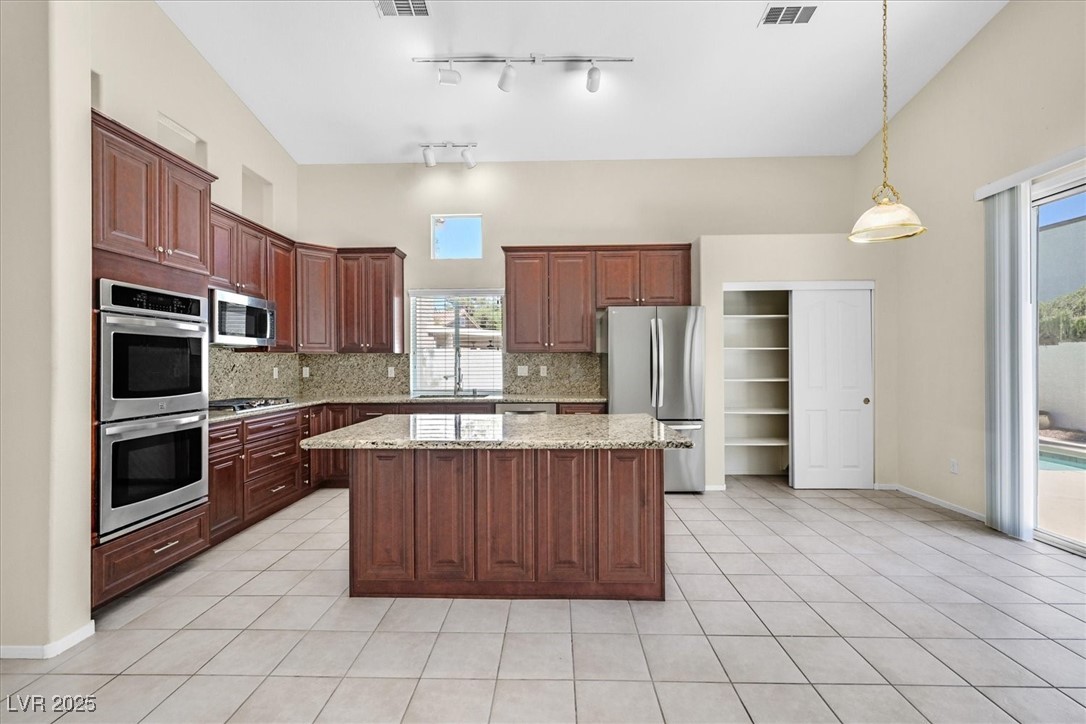 Henderson, Nevada 89012, United States, 4 Bedrooms Bedrooms, ,3 BathroomsBathrooms,Residential,Active,213312