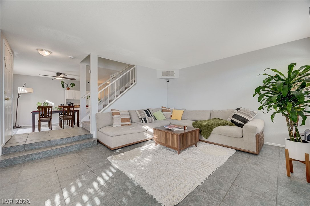 8054 W Rochelle Avenue