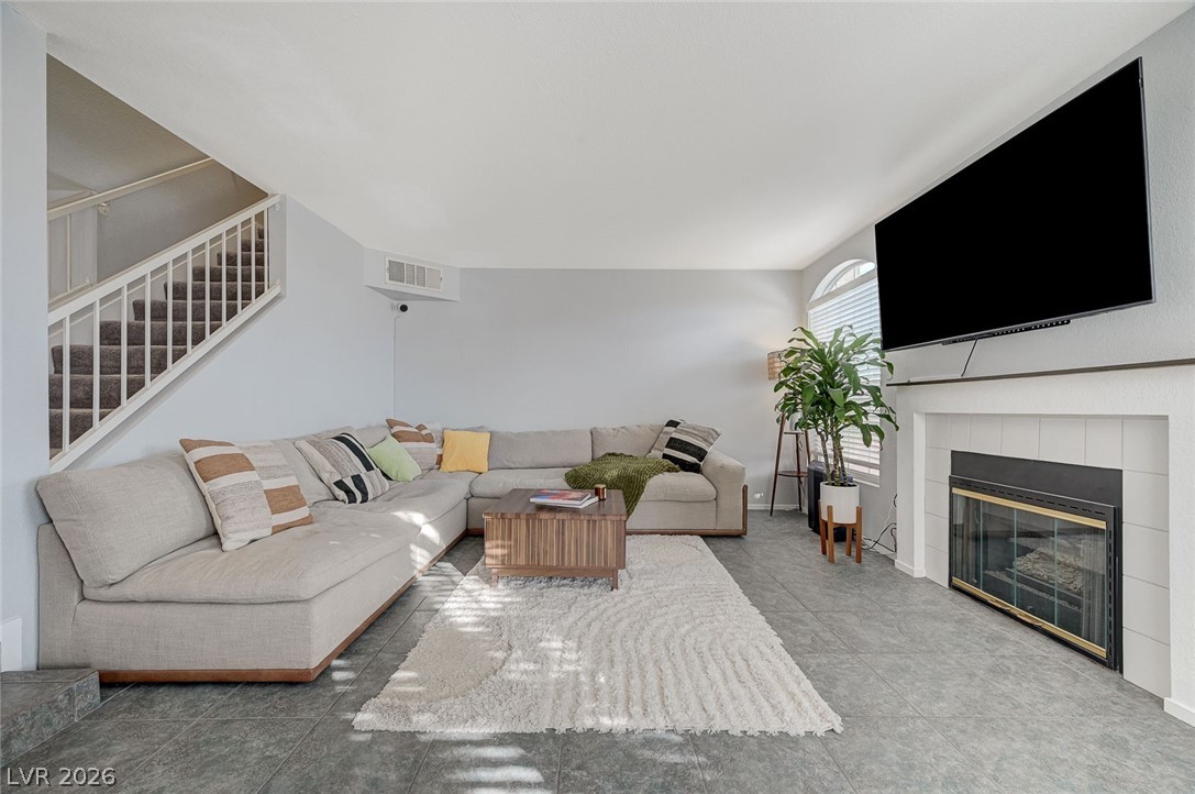 8054 W Rochelle Avenue