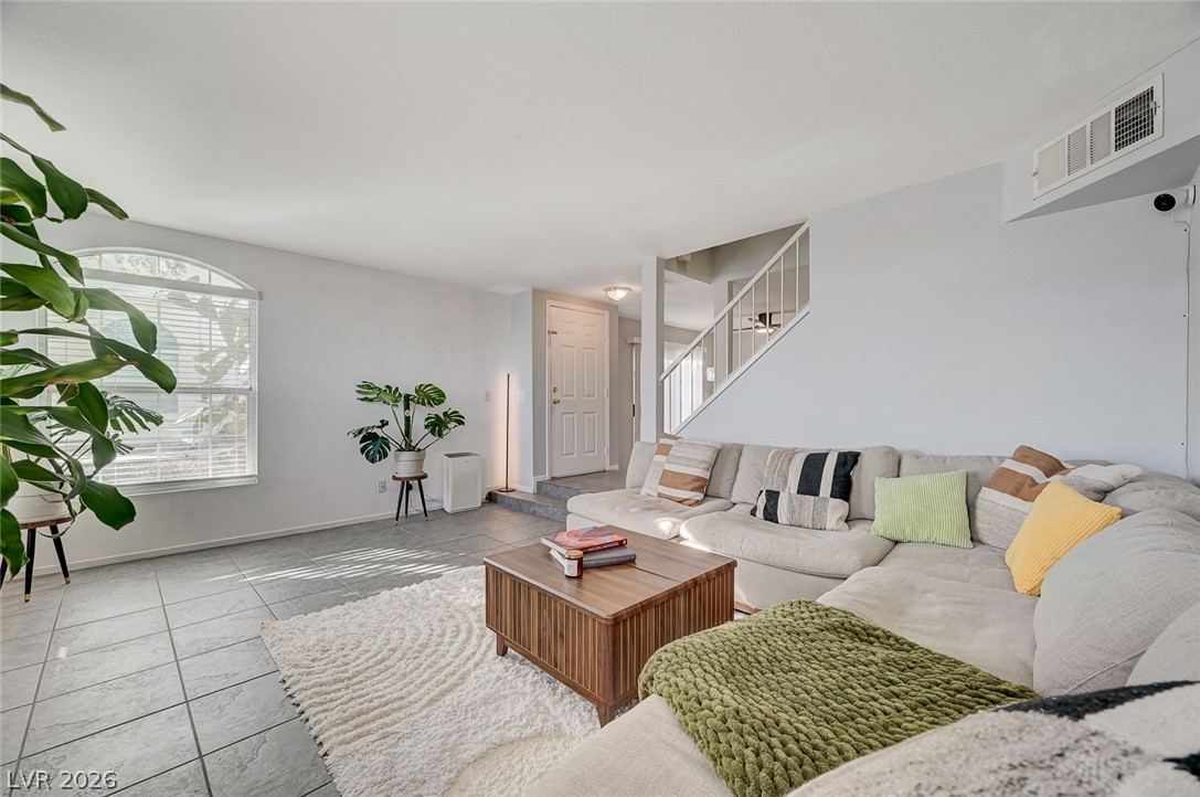 8054 W Rochelle Avenue