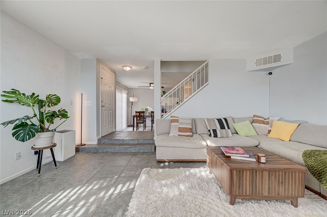 8054 W Rochelle Avenue