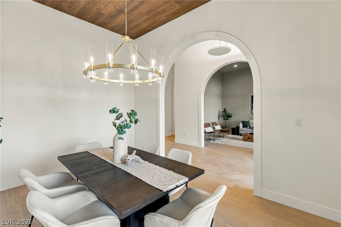 1505 Ten Palms Court