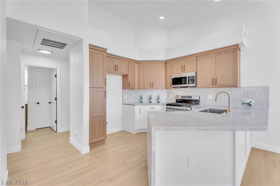 5225 W Reno Avenue 210