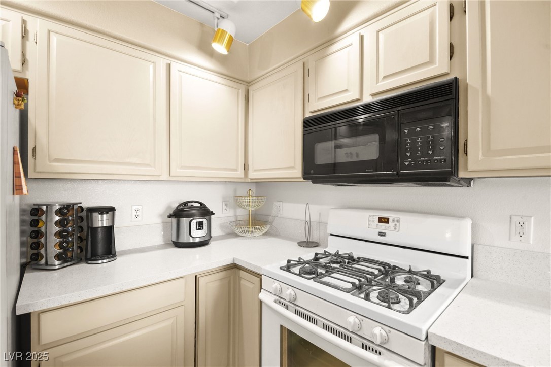 354 Sunward Drive, Henderson, Nevada image 15