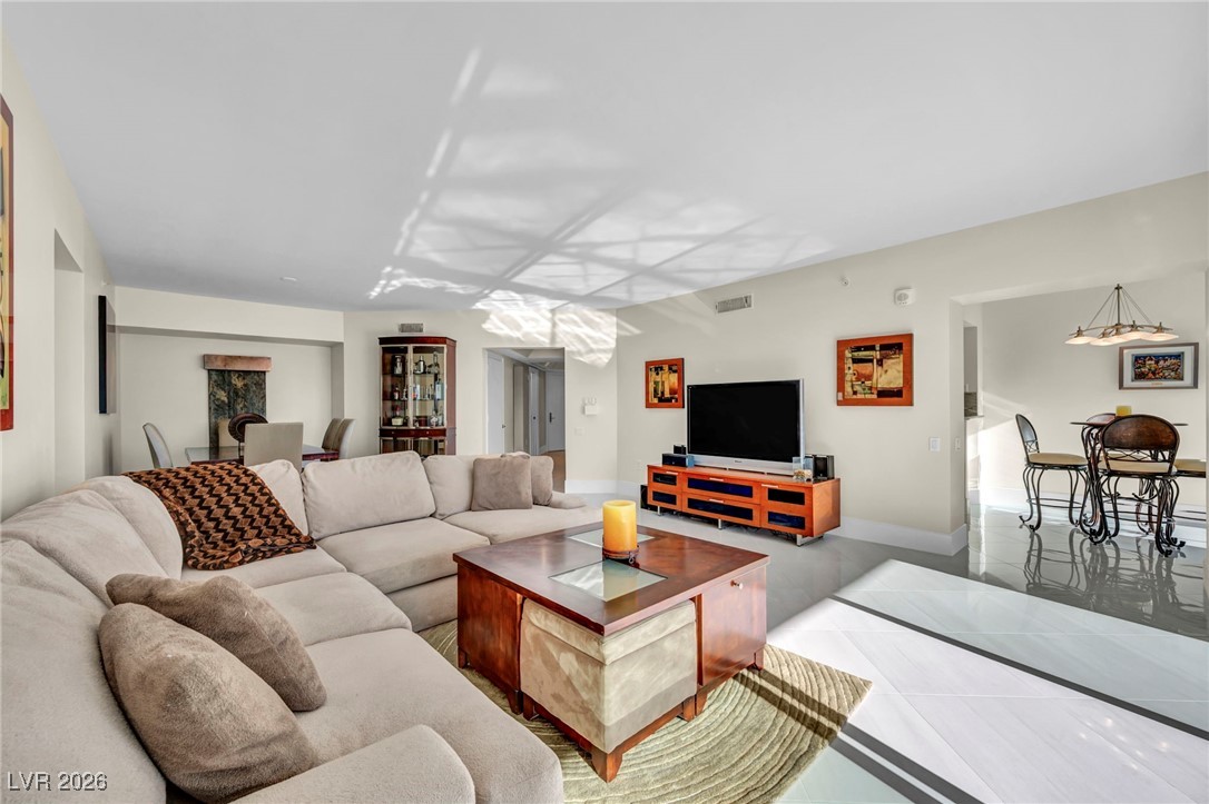 2777 Paradise Road 2304