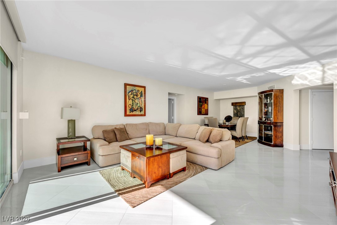 2777 Paradise Road 2304