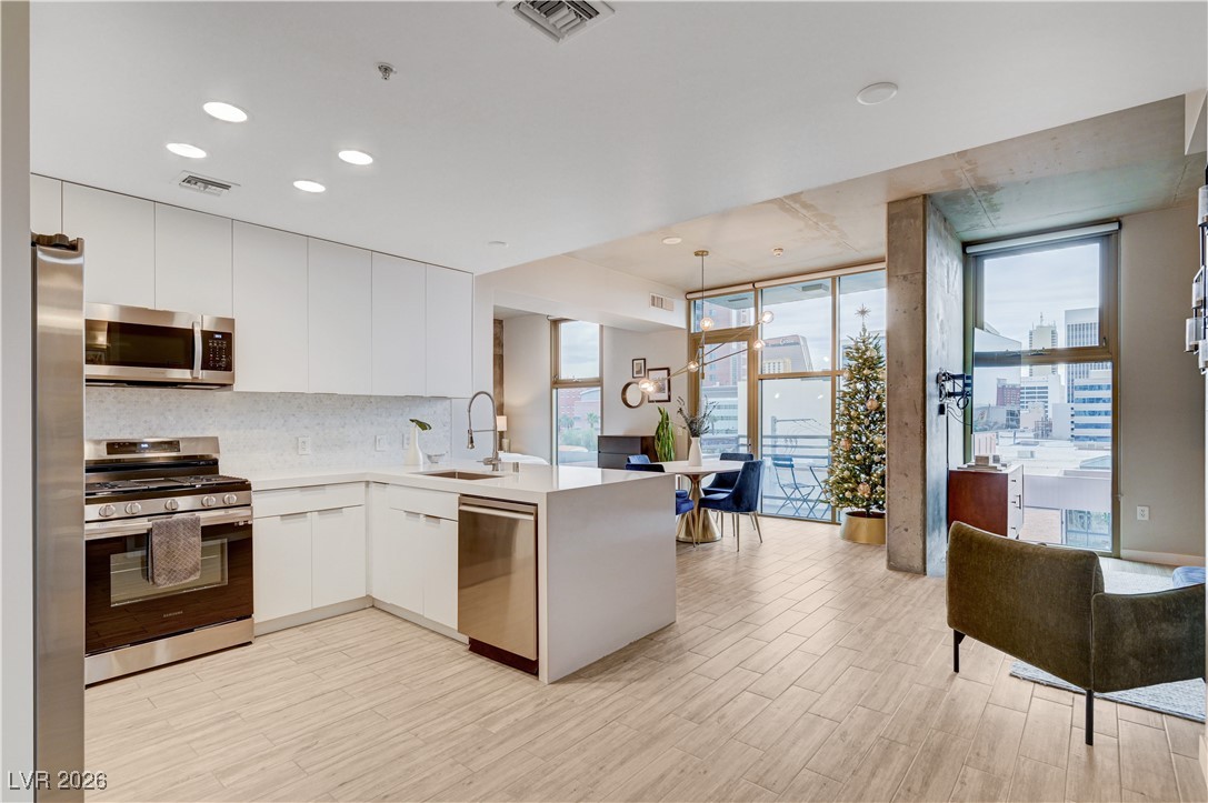 353 E Bonneville Avenue 581