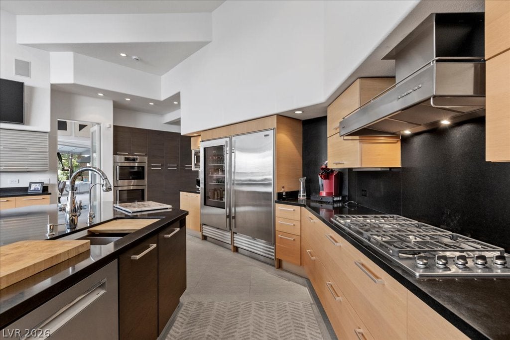 65 W Ventana Canyon Drive