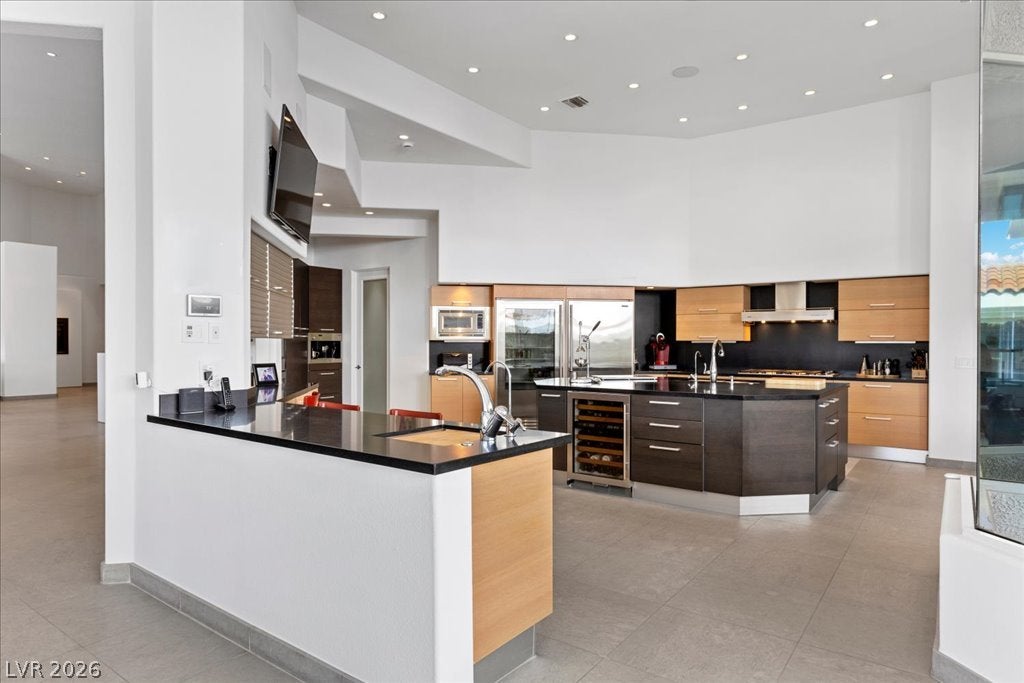 65 W Ventana Canyon Drive