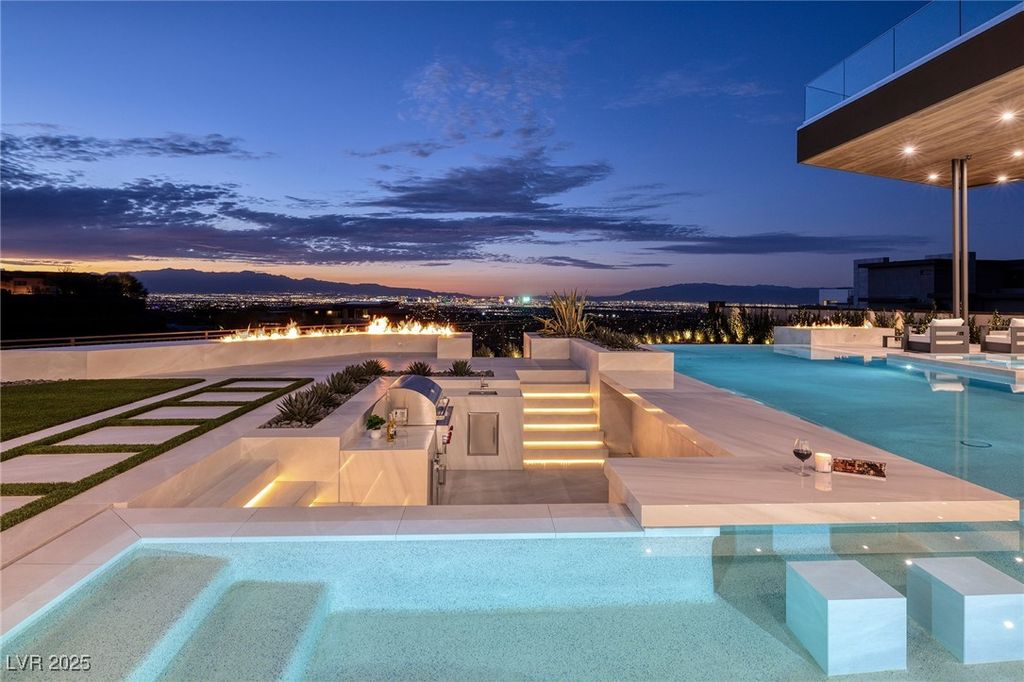 Photo of 19 Boulderback Drive, Henderson, NV 89012 (MLS # 2732743)