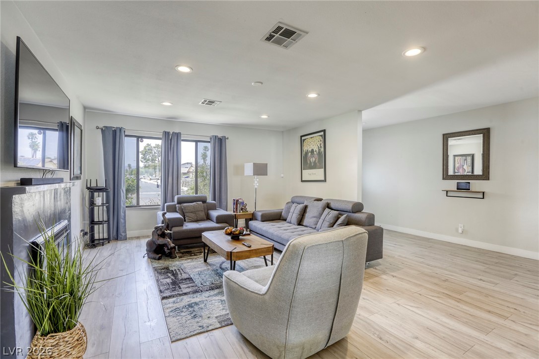 4562 Skyland Drive
