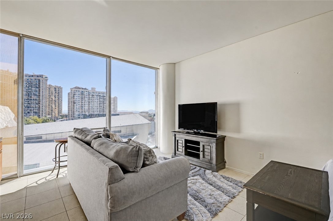 3722 Las Vegas Boulevard 303