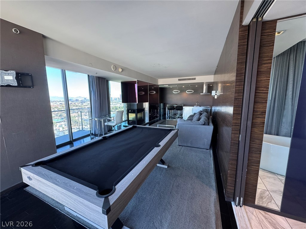 4381 W Flamingo Road 1801