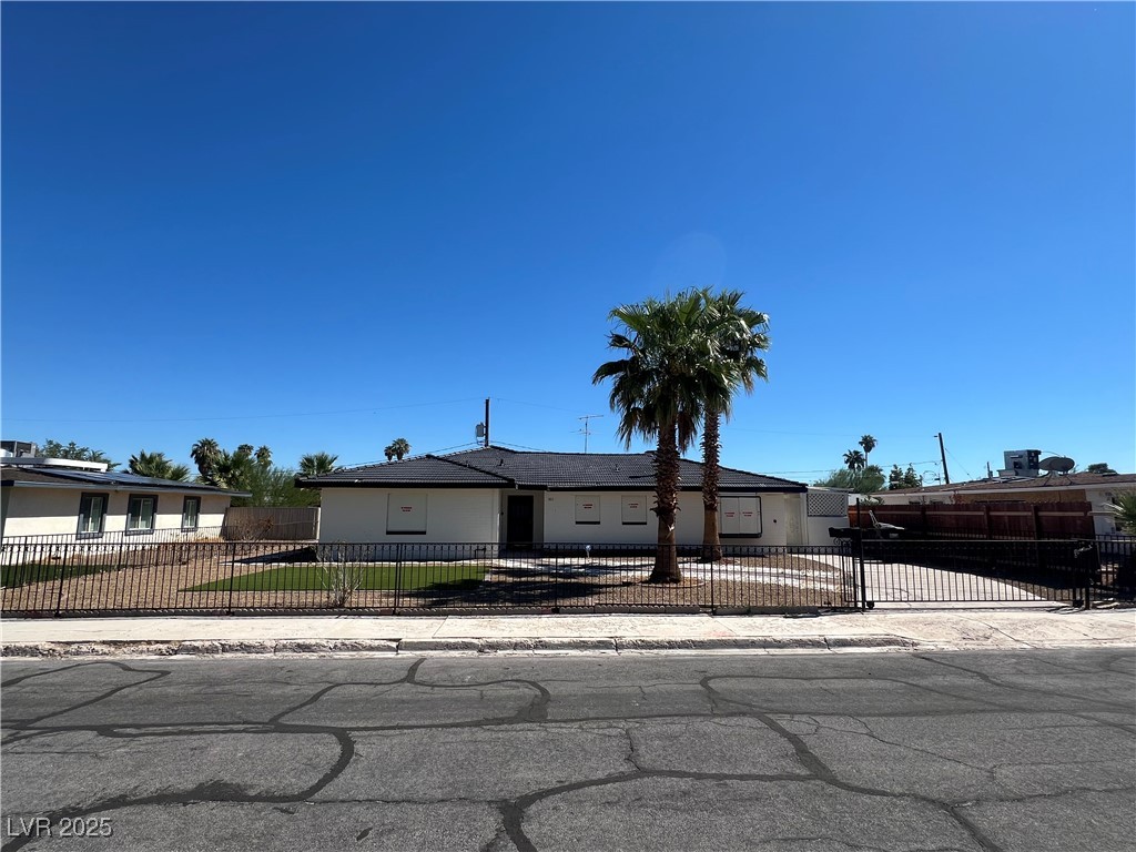 Las Vegas, Nevada 89104, United States, 4 Bedrooms Bedrooms, ,3 BathroomsBathrooms,Residential,Active,215759