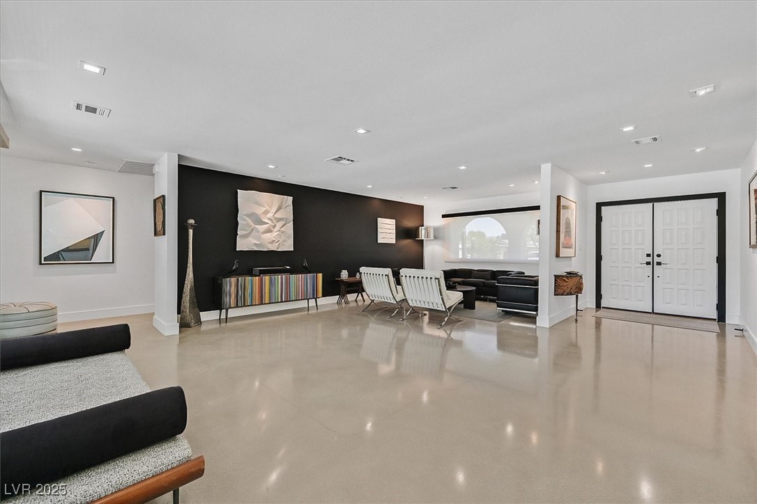 Properties 4 324 Park Way East