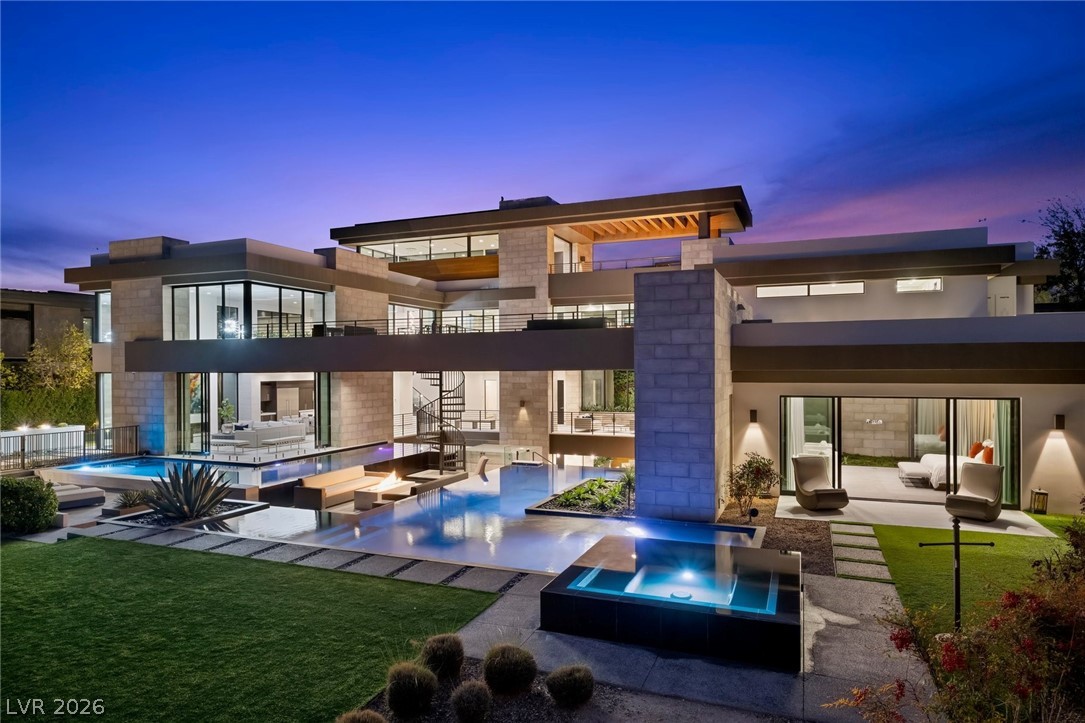 4 Soaring Bird Court