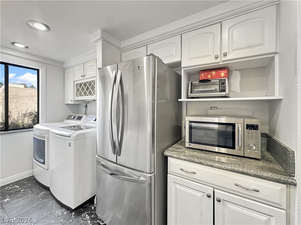 730 S Royal Crest Circle 424