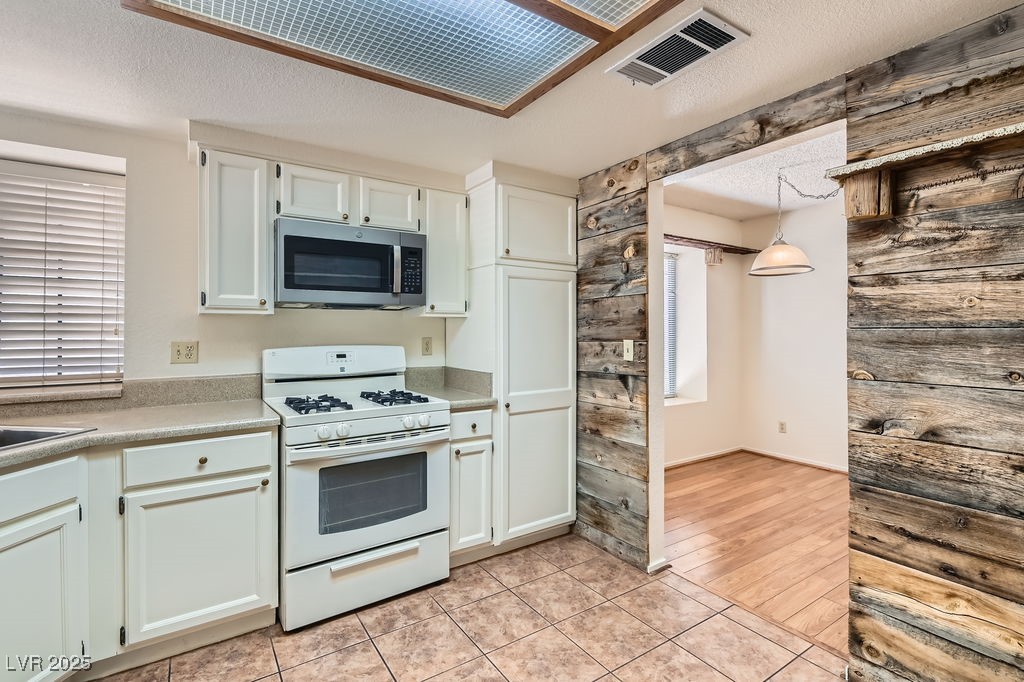 6417 Plumcrest Road, Las Vegas, Nevada image 6