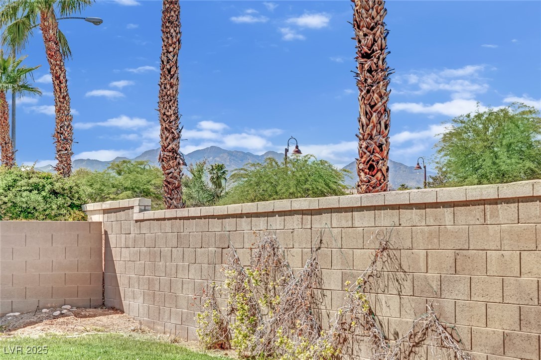 8134 Maddingley Avenue, Las Vegas, Nevada image 46