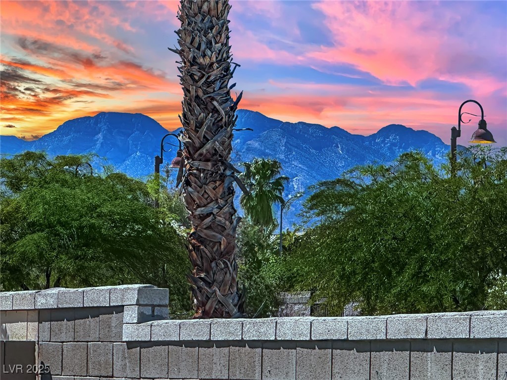 8134 Maddingley Avenue, Las Vegas, Nevada image 2