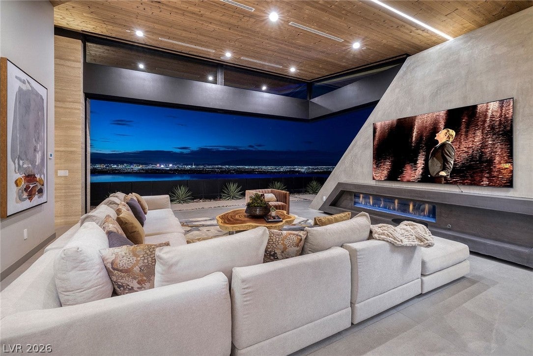 705 Dragon Peak Drive