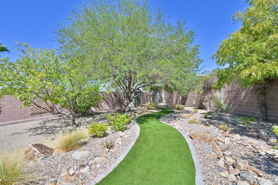 Henderson, Nevada 89044, United States, 3 Bedrooms Bedrooms, ,3 BathroomsBathrooms,Residential,Active,210693