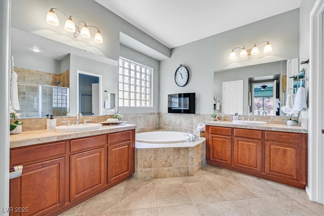 Henderson, Nevada 89044, United States, 3 Bedrooms Bedrooms, ,3 BathroomsBathrooms,Residential,Active,210693