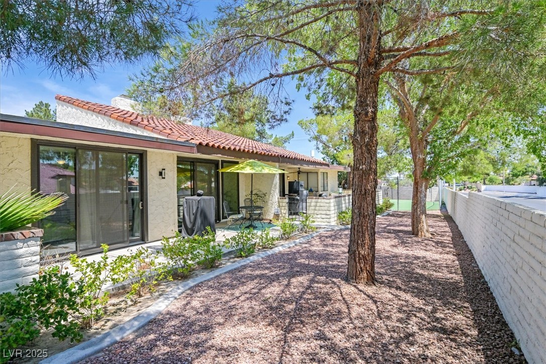 Las Vegas, Nevada 89121, United States, 3 Bedrooms Bedrooms, ,2 BathroomsBathrooms,Residential,Active,253579