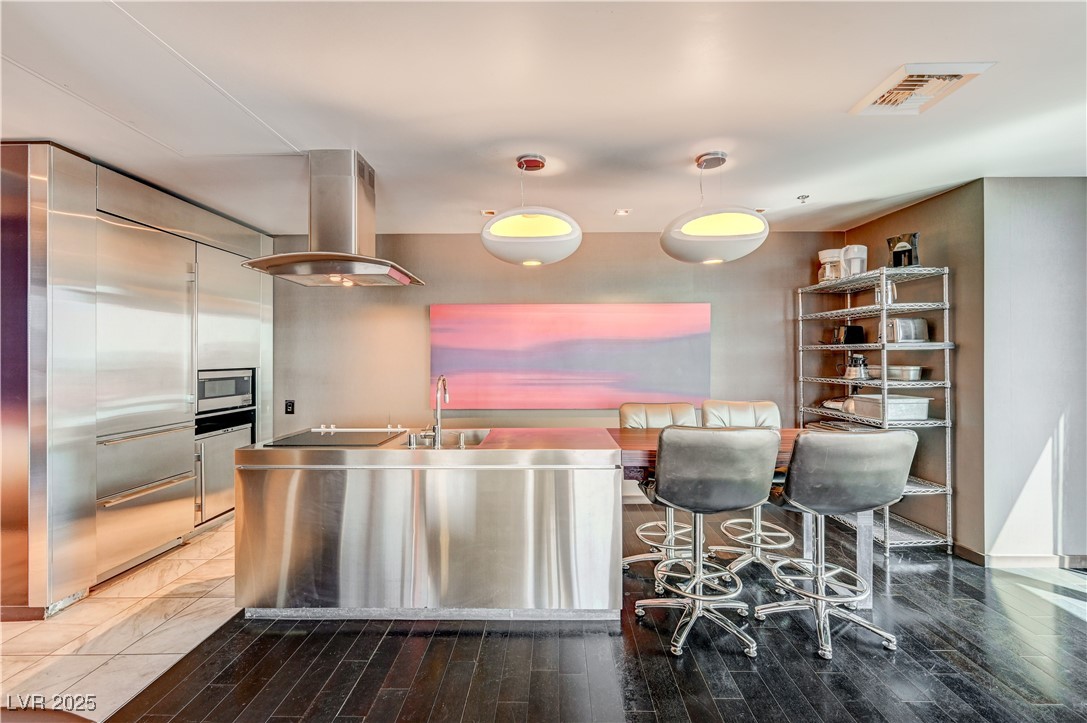 4381 W Flamingo 2201