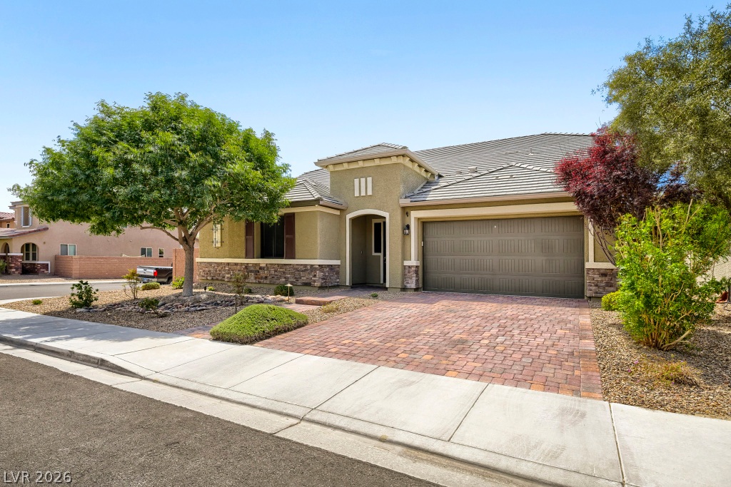 5665 Silver Cascade Avenue