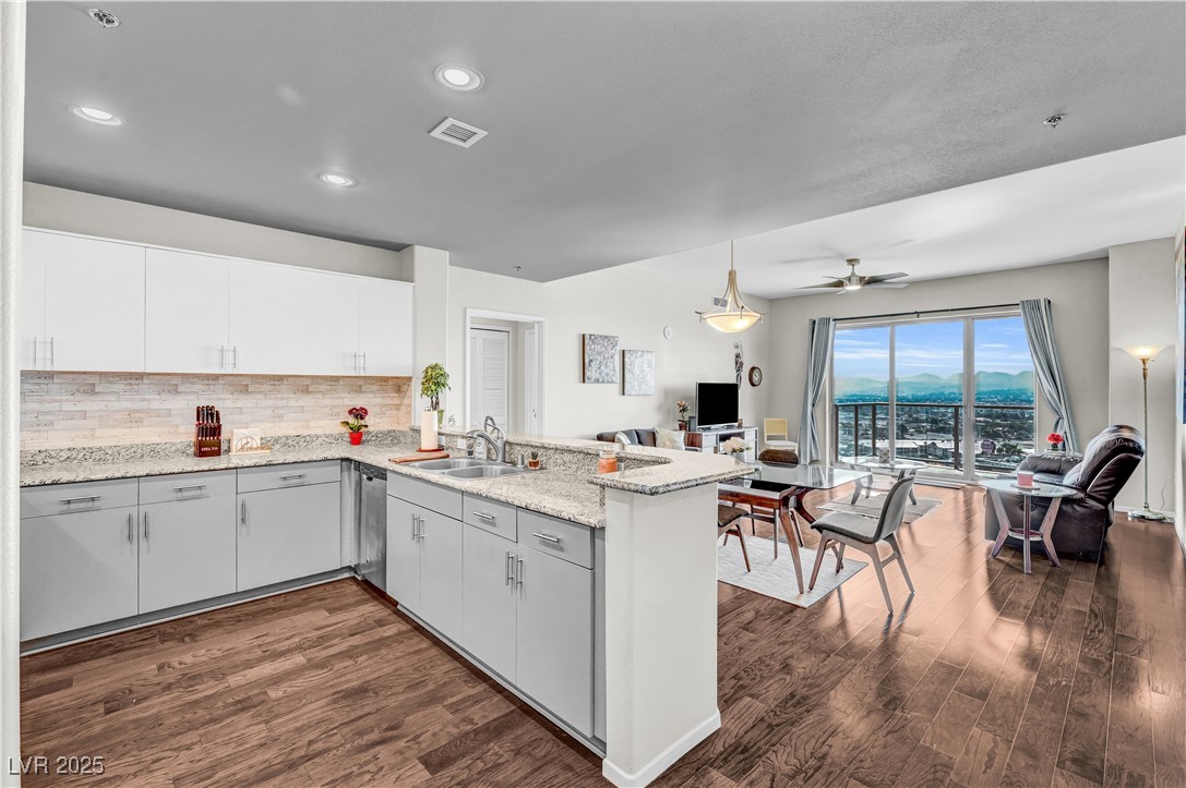 8255 Las Vegas Boulevard 1715