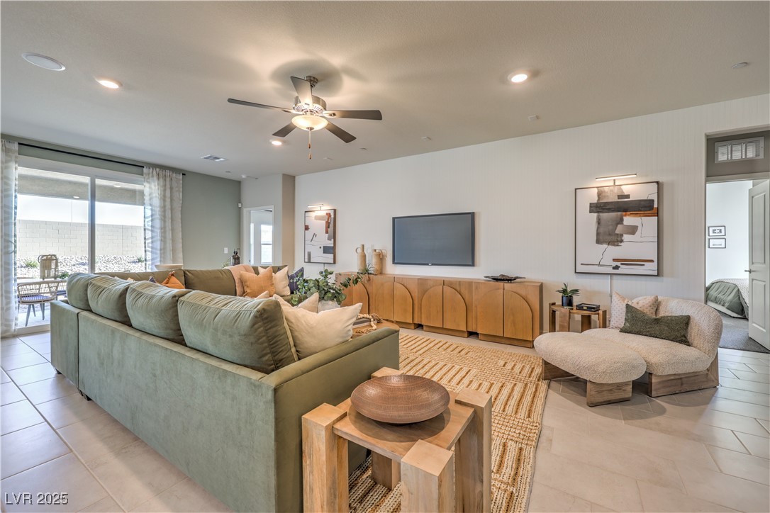 1043 FOX FALCON AVE 777