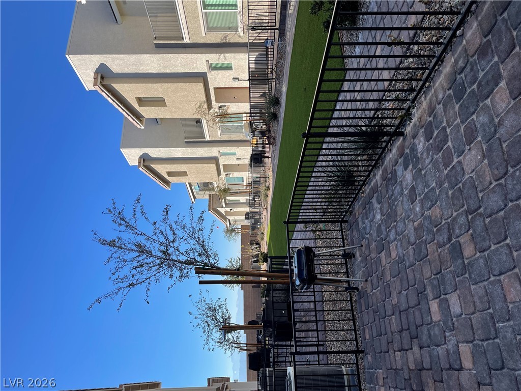 2628 Canary Yellow Court