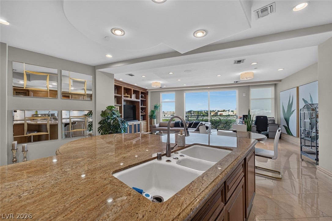 9101 Alta Drive 16