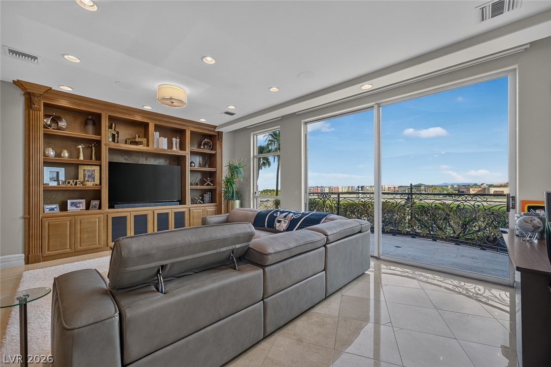 9101 Alta Drive 16